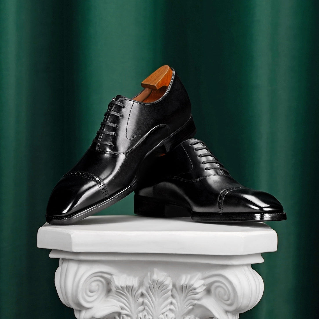 Vescano Torino Cap-Toe Oxford dress shoes on white pedestal